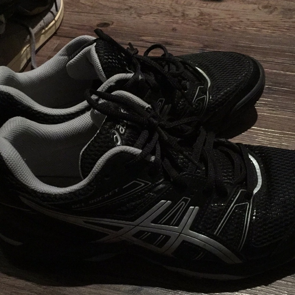 Volleyball shoes